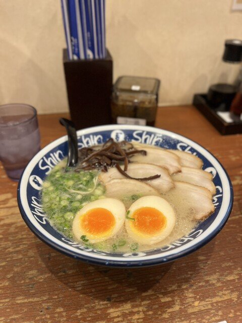 Ramen at Hakata ShinShin Tenjin: Unearthing the Best Ramen in Fukuoka, Chuo – A Tonkotsu Odyssey in Fukuoka, Chuo