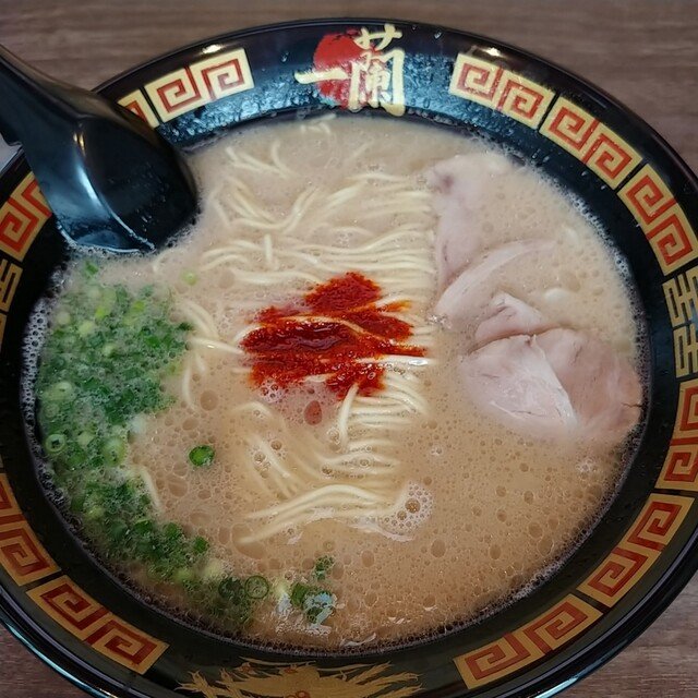 Ramen at 후쿠오카 하카타 최고의 라멘: 미식의 성지, 이치란 본점에서 돈코츠 라멘의 정수를 만나다 in Fukuoka, Hakata